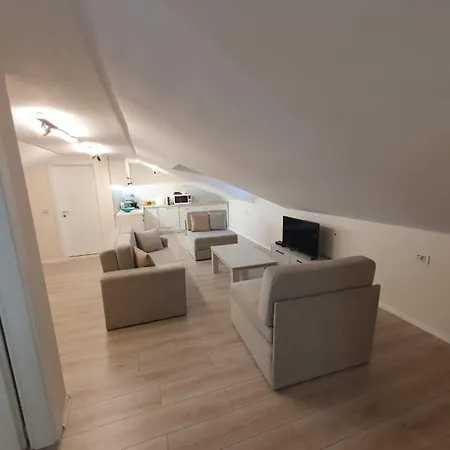The Penthouse Apartman Tirana